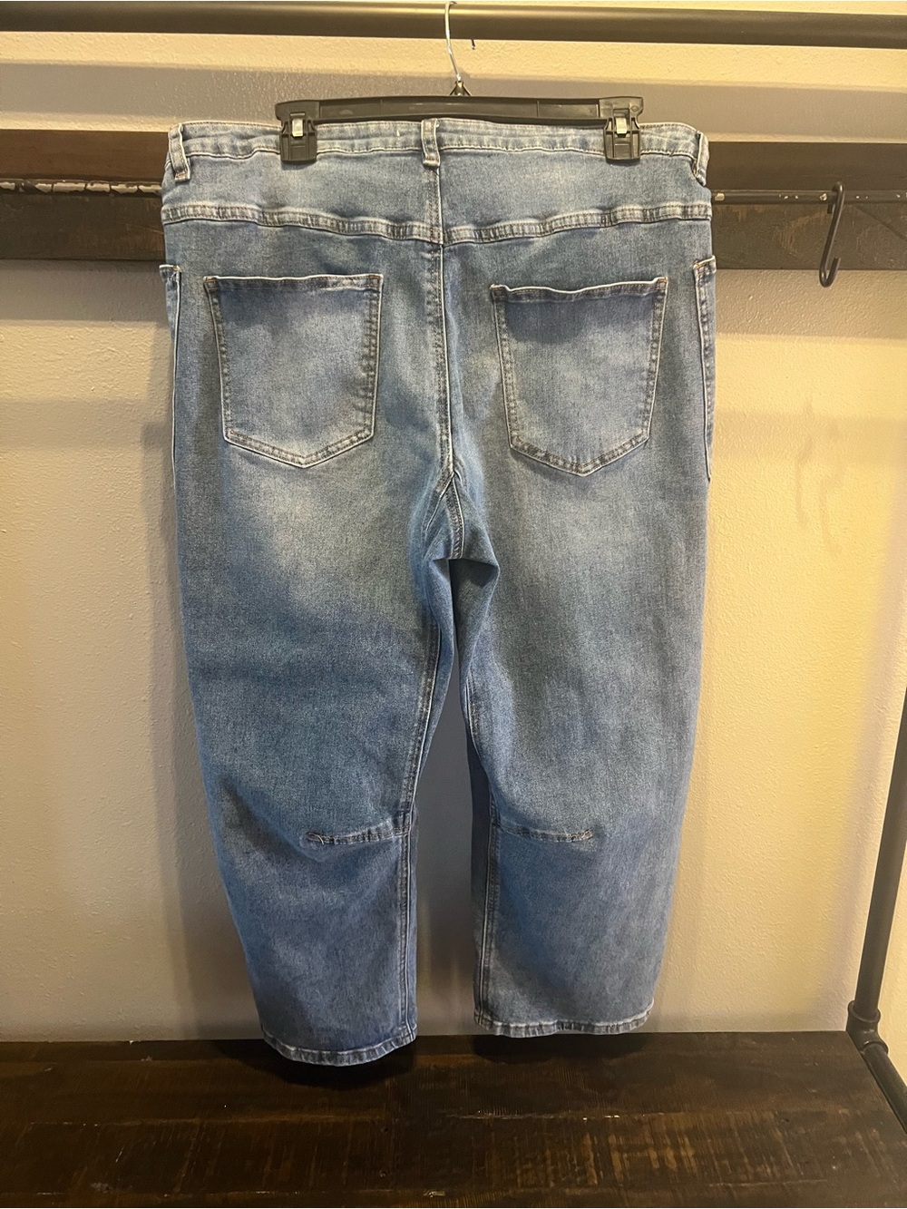 High-Rise Barrel Leg Women’s Jeans in Light Blue - Picture 3 of 7